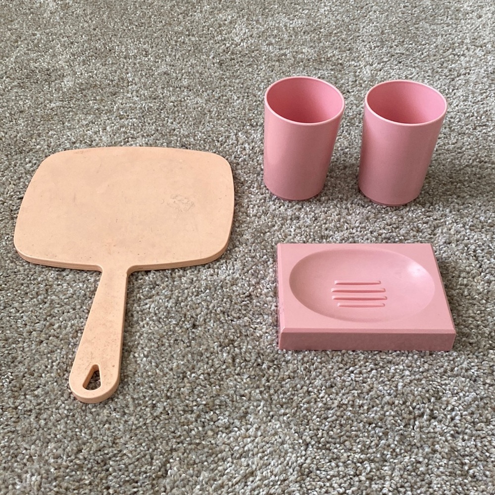 Bathroom Accessory Set - Picture 2 of 3